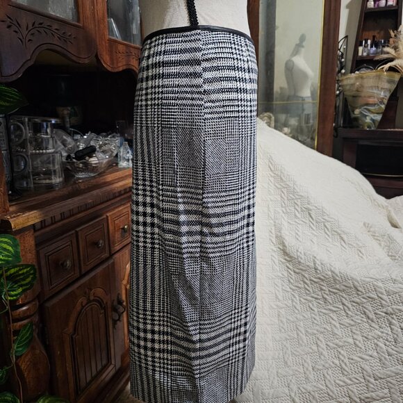 J. McLaughlin Plaid Pencil/Midi Skirt - Picture 4 of 12